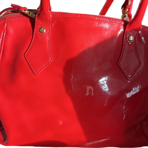 VIVIENNE WESTWOOD • RARE PATENT LEATHER CHERRY RED LARGE ZIP TOTE BAG - Picture 4 of 13